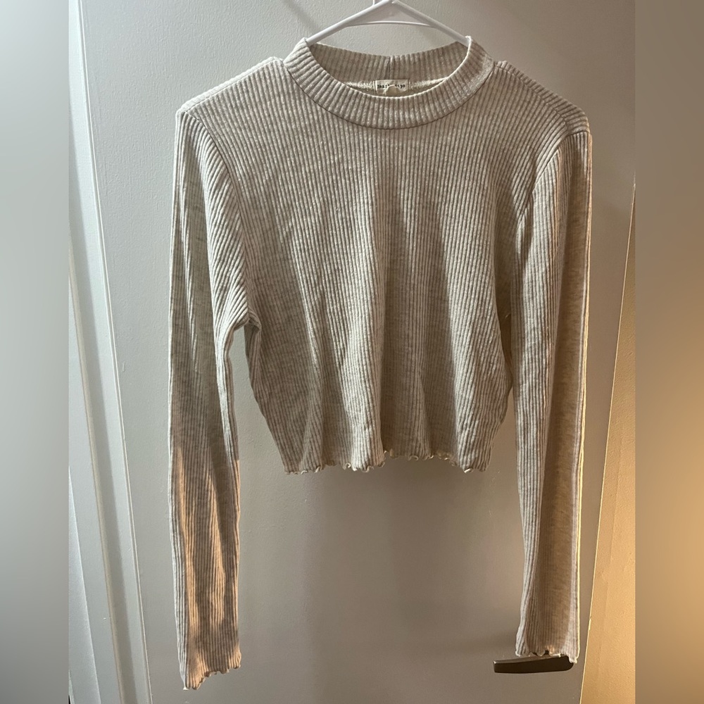 Size large. Hearts and hips cream long sleeve cropped
